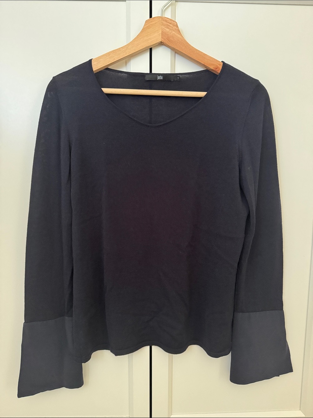 Jarvo Navy Blur V-Neck Long Sleeve Top with Flared Cuffs extra fine merino wool